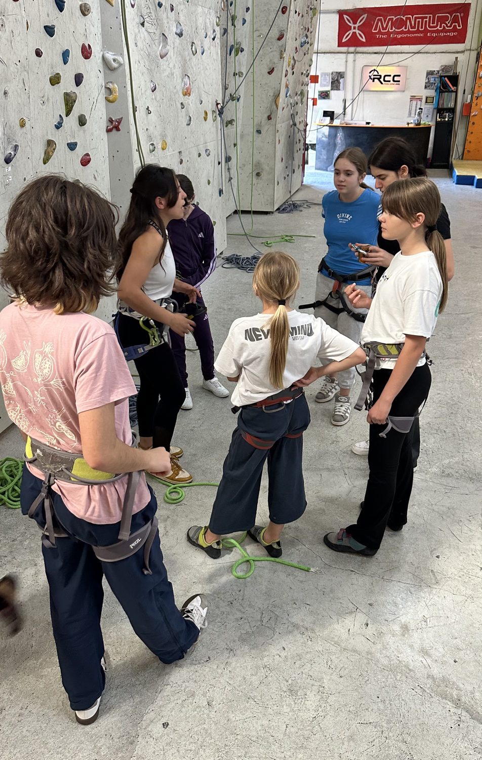 Gruppo Evo Ragazzi in preparazione alla corda all'Accademia RCC